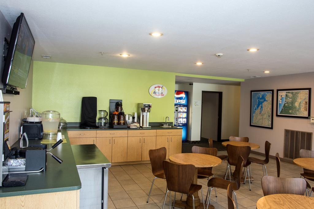 曼尼斯提速8酒店 马尼斯蒂 外观 照片